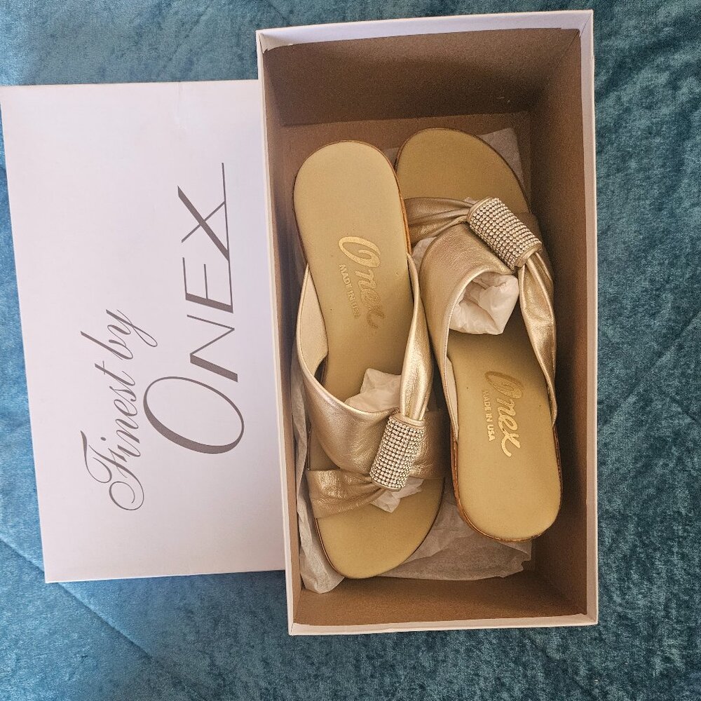 New In The Box!!! Onex Starr Platinum Leather Wedge Sandal Size 11